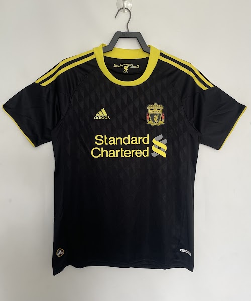 Tercera equipación del Liverpool 2010-11.jpeg