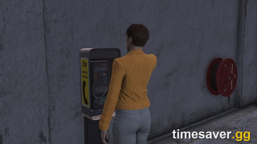 GTA Online player using a payphone to start a Payphone Hit contract from The Contract DLC