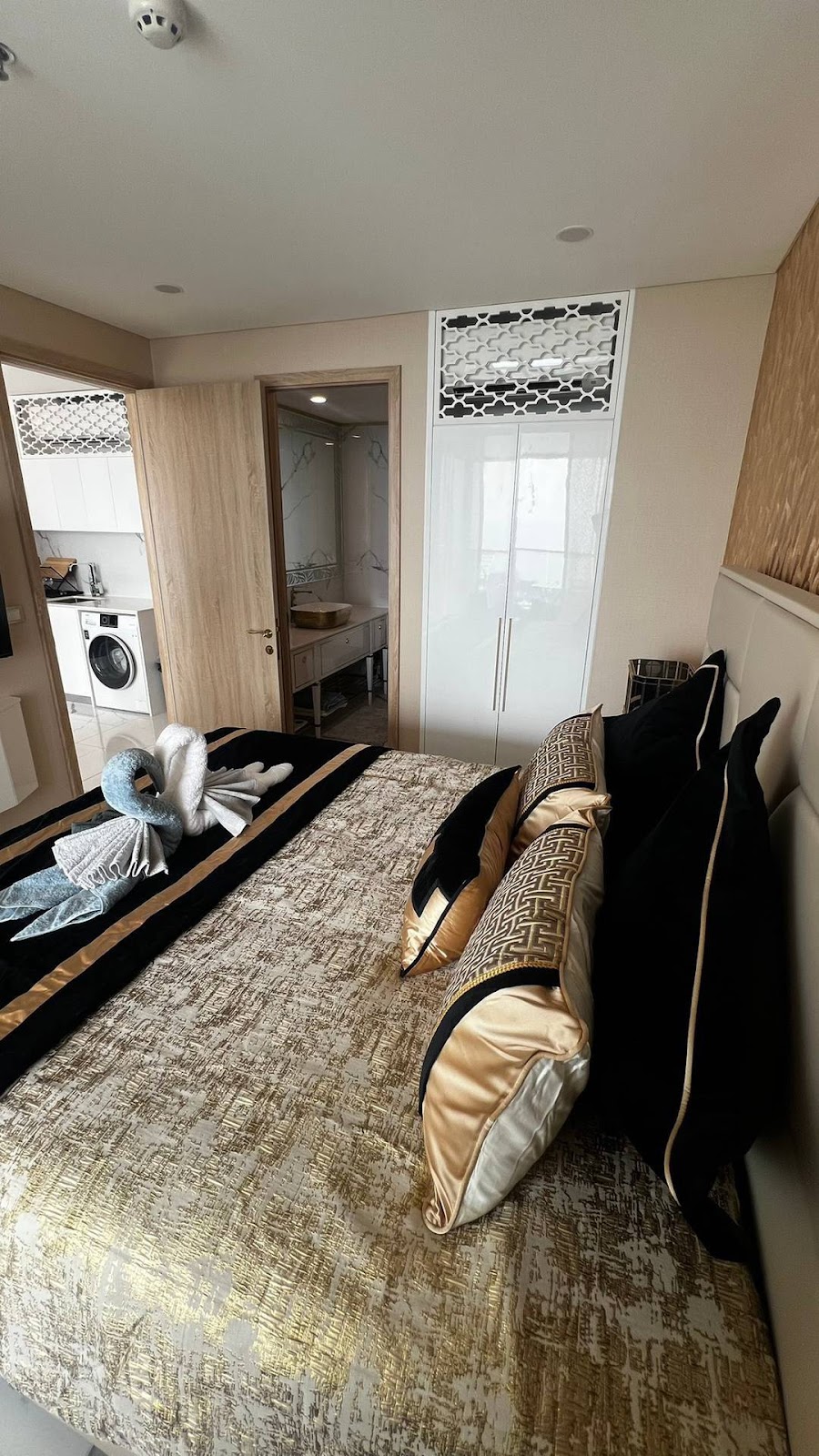 Espana Condo - 2 Bed, Floor 5 6