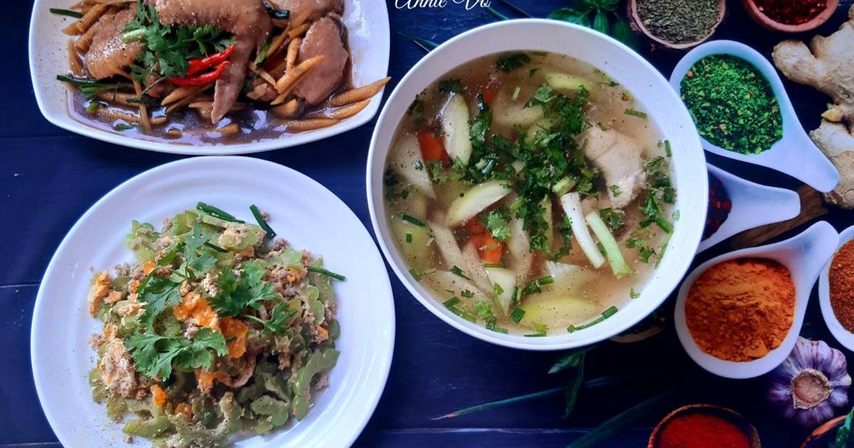 Mâm cơm nhiều màu xanh