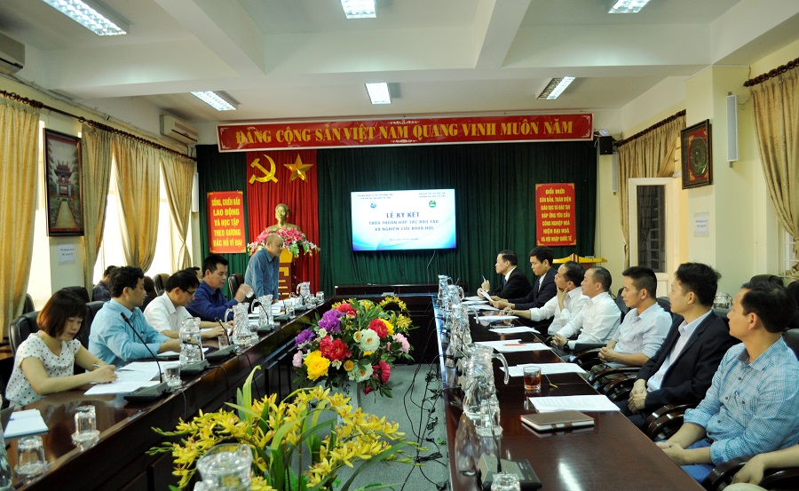Ký kết thỏa thuận hợp tác đào tạo và nghiên cứu khoa học giữa Viện Khoa học Lâm nghiệp Việt Nam và Trường Đại học Tây Bắc