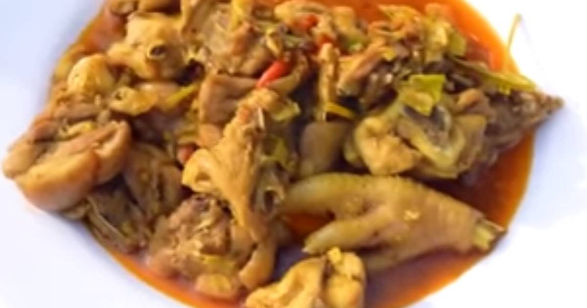 Gà kho sả nghệ miền Trung