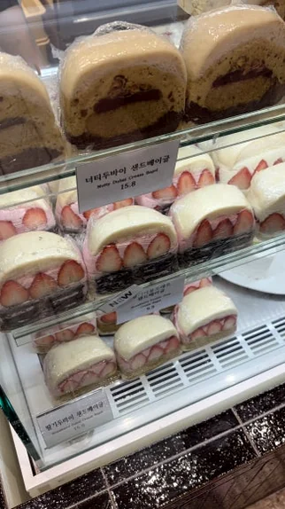 Hatz Bakery Seongsu: A Deep Dive into Seoul's Hottest Sand Bagel & Jjonddeuk-ppang Destination - Hatz Bakery Seongsu, Sand Bagel Seoul