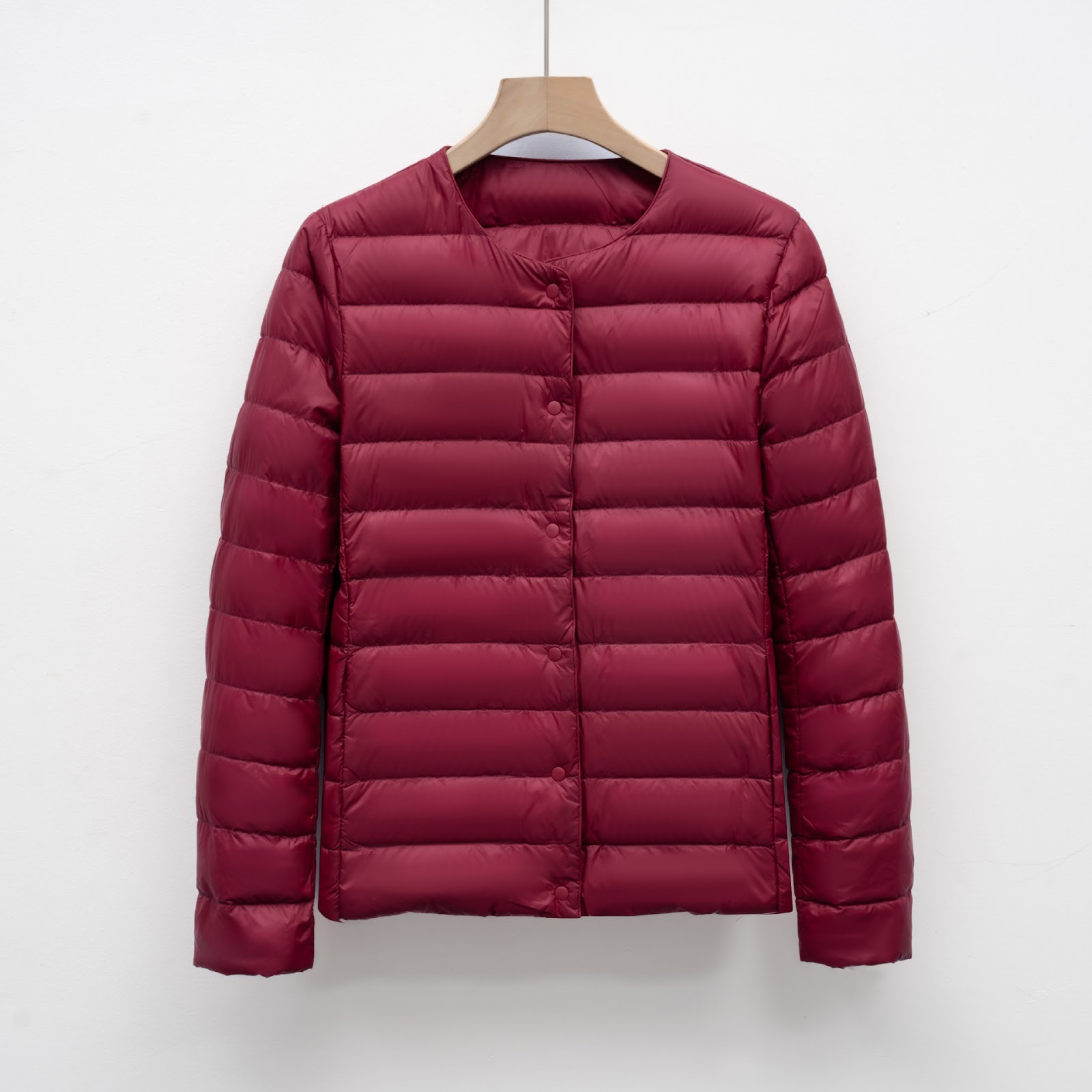 Lightweight women's quilted jacket with round neck