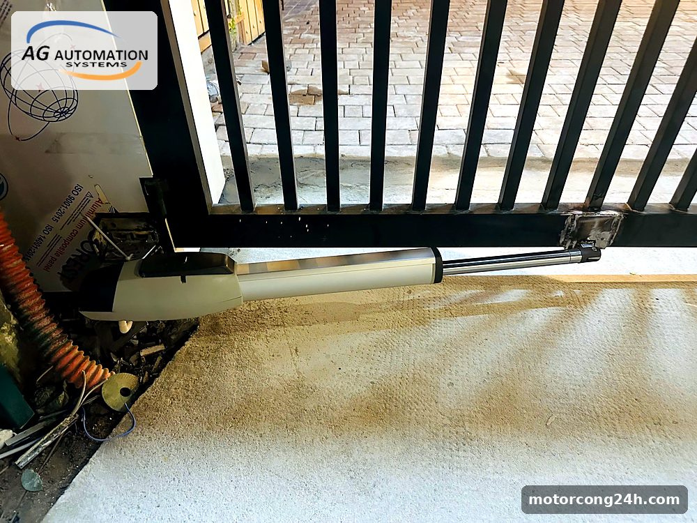 Kiểm tra dây điện và motor tay đòn trước khi sửa cổng tự động