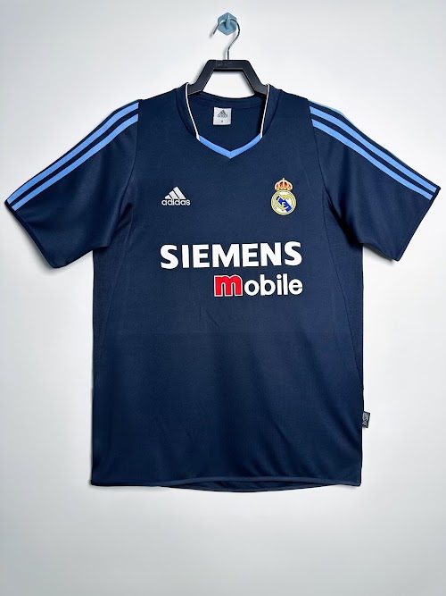 Equipación visitante del Real Madrid 2003-04.jpeg