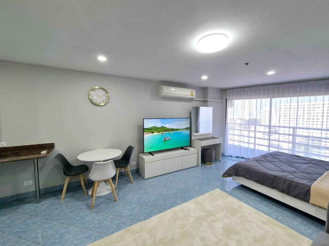 Zire A - 2 Bed, Floor 14 4