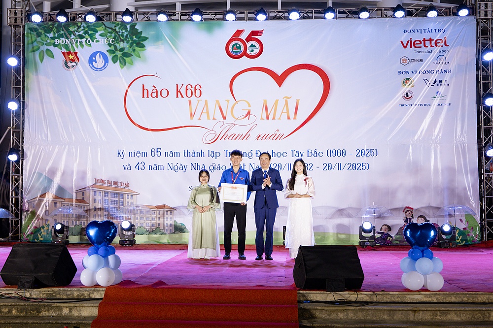 Đêm nhạc hội “Vang mãi thanh xuân”