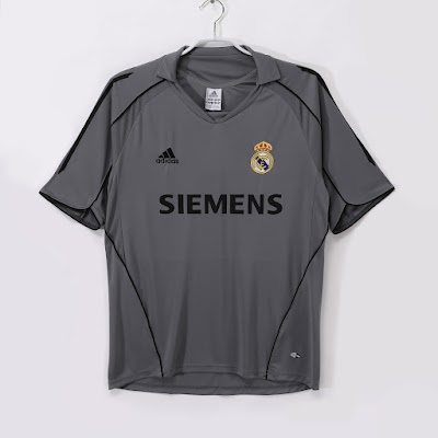 Retro 2005-06 Real Madrid 2da Visitante.jpg