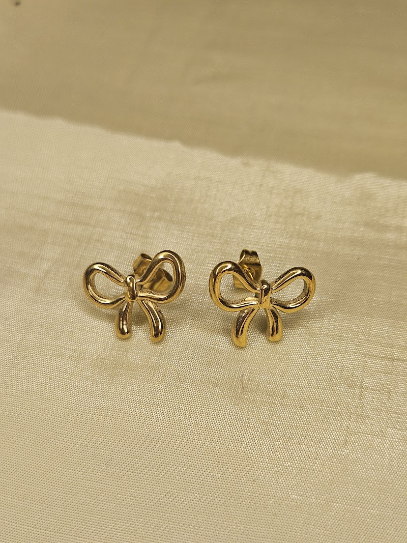 Bow Earring view 1