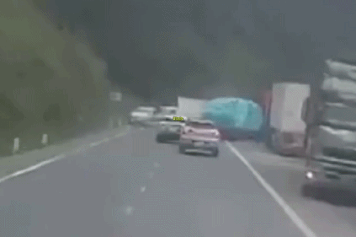 Sáu ô tô va chạm liên hoàn trên quốc lộ thuộc tỉnh Lạng Sơn - Báo Tiền Phong