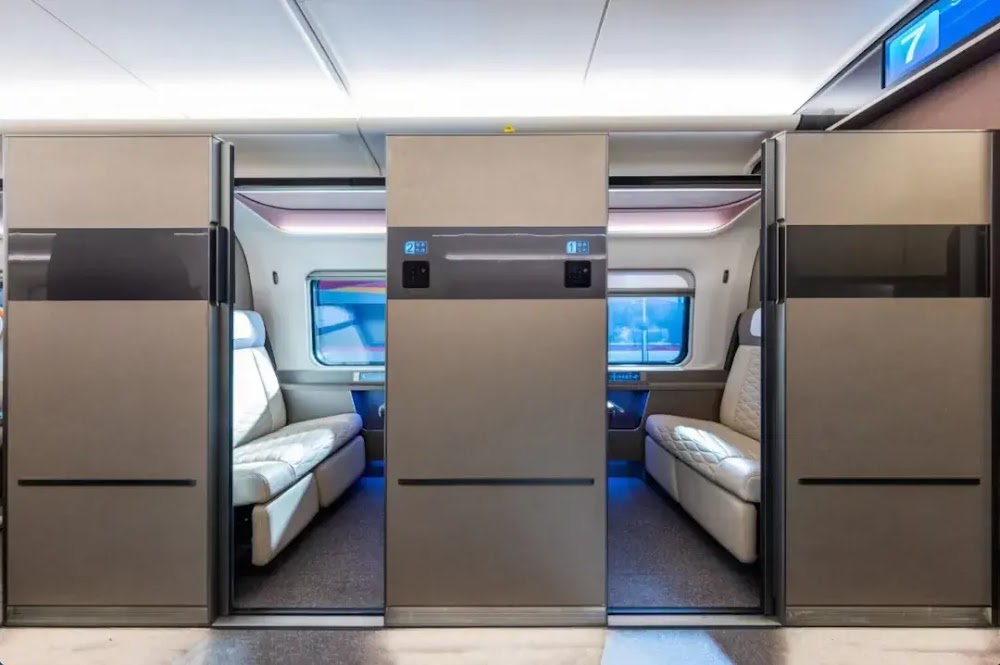 China high-speed rail Business Class cabin and amenities