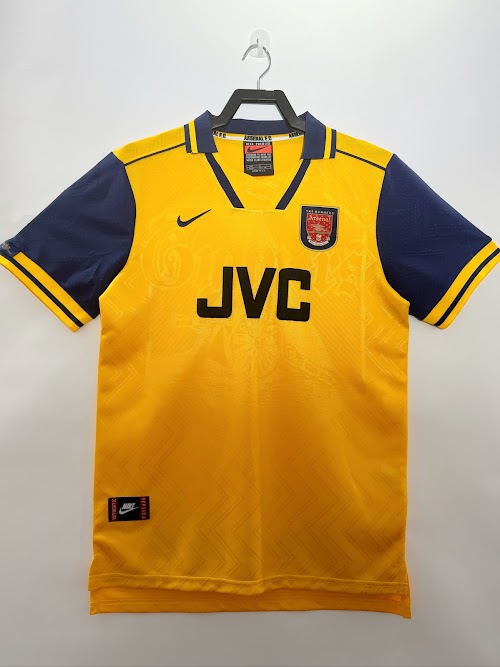 Equipación de visitante del Arsenal 1996-97.jpg