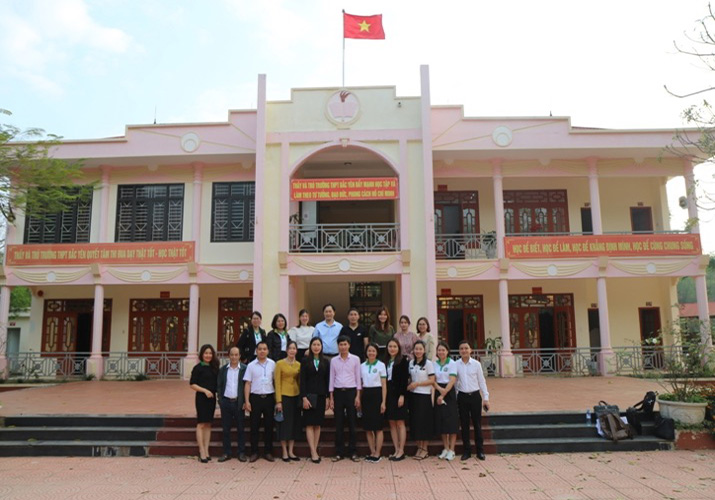 Khoa Khoa học Xã hội thực hiện chương trình trao đổi chuyên môn và tư vấn tuyển sinh tại Trường THPT Bắc Yên