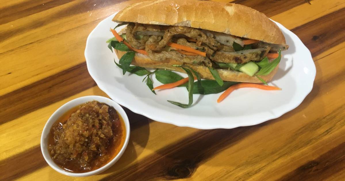 Bánh mì chả cá sate