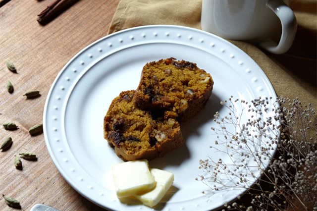 Bánh Bí Đỏ Chocolate Hạt Óc Chó