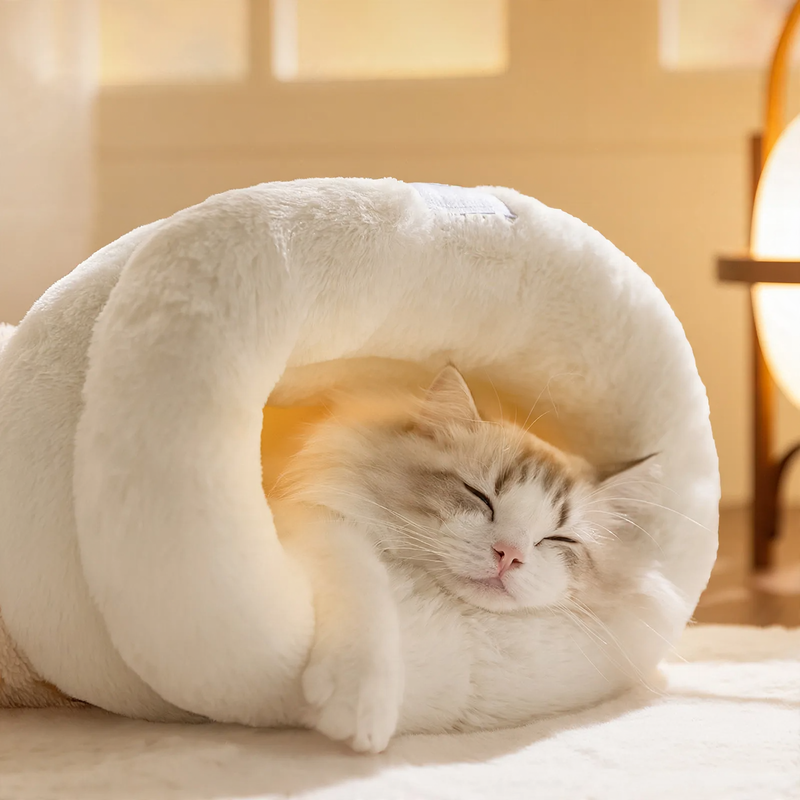 Semi-open cat bed with warming lining for autumn and winter