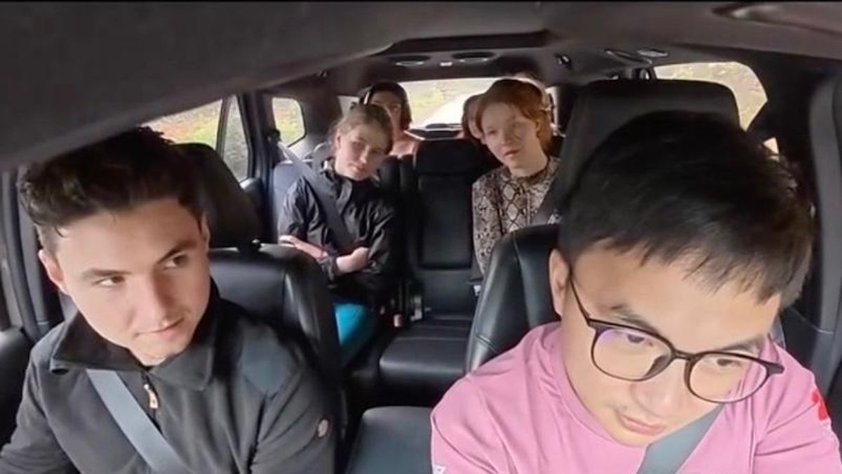 Khách Tây bật khóc khi chia tay tài xế taxi 'nói tiếng Anh như gió' - Tạp chí Tri thức