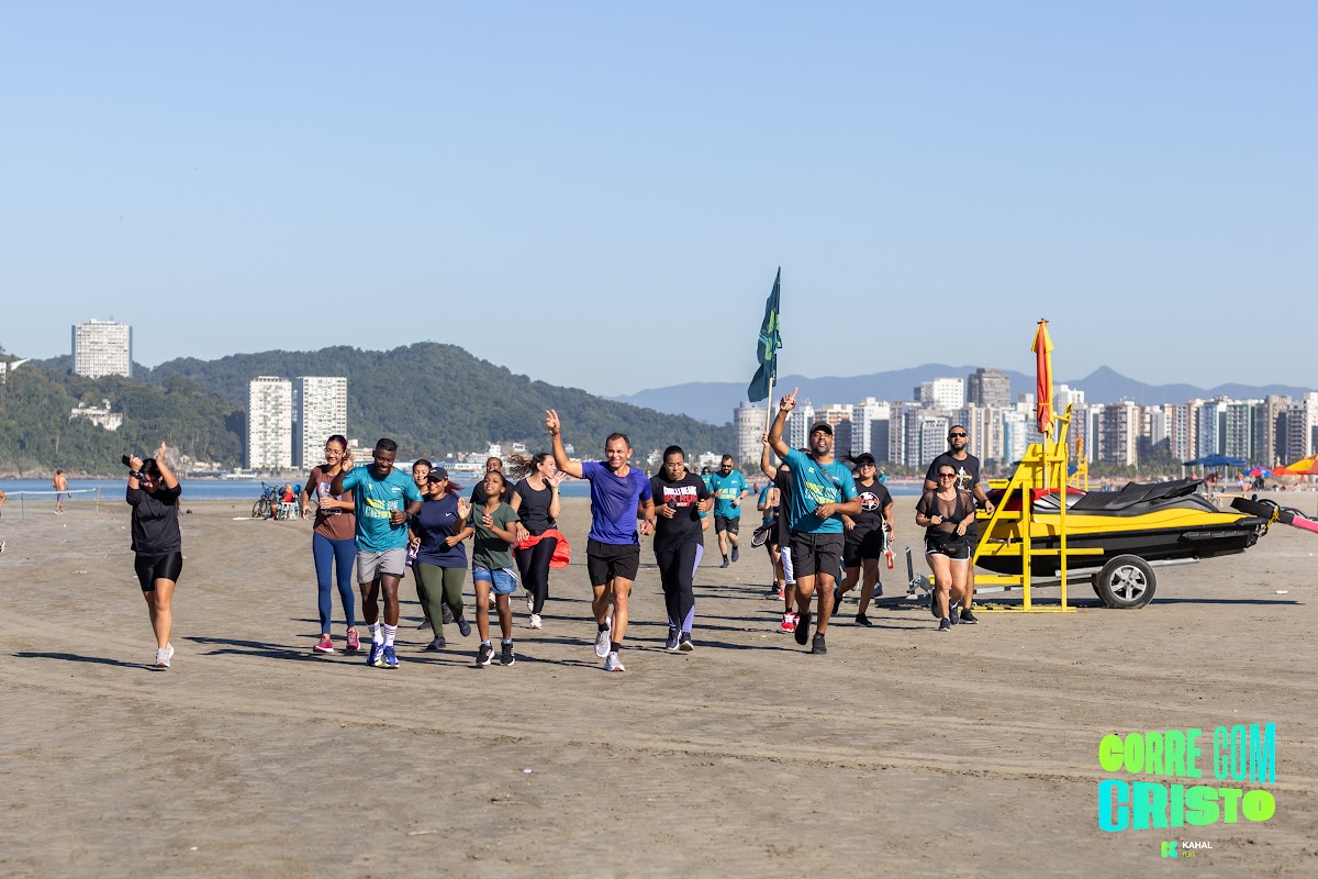 Pelotão na orla da praia
