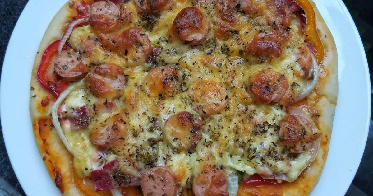 Pizza cá hồi xúc xích thịt xông khói