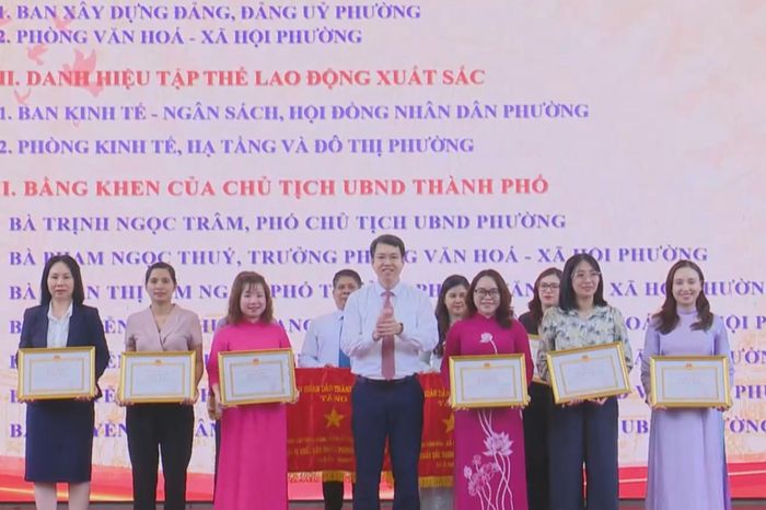 Phường Cửa Nam nhận nhận danh hiệu khen thưởng phong trào thi đua 2025 - Đài Phát thanh và truyền hình Hà Nội
