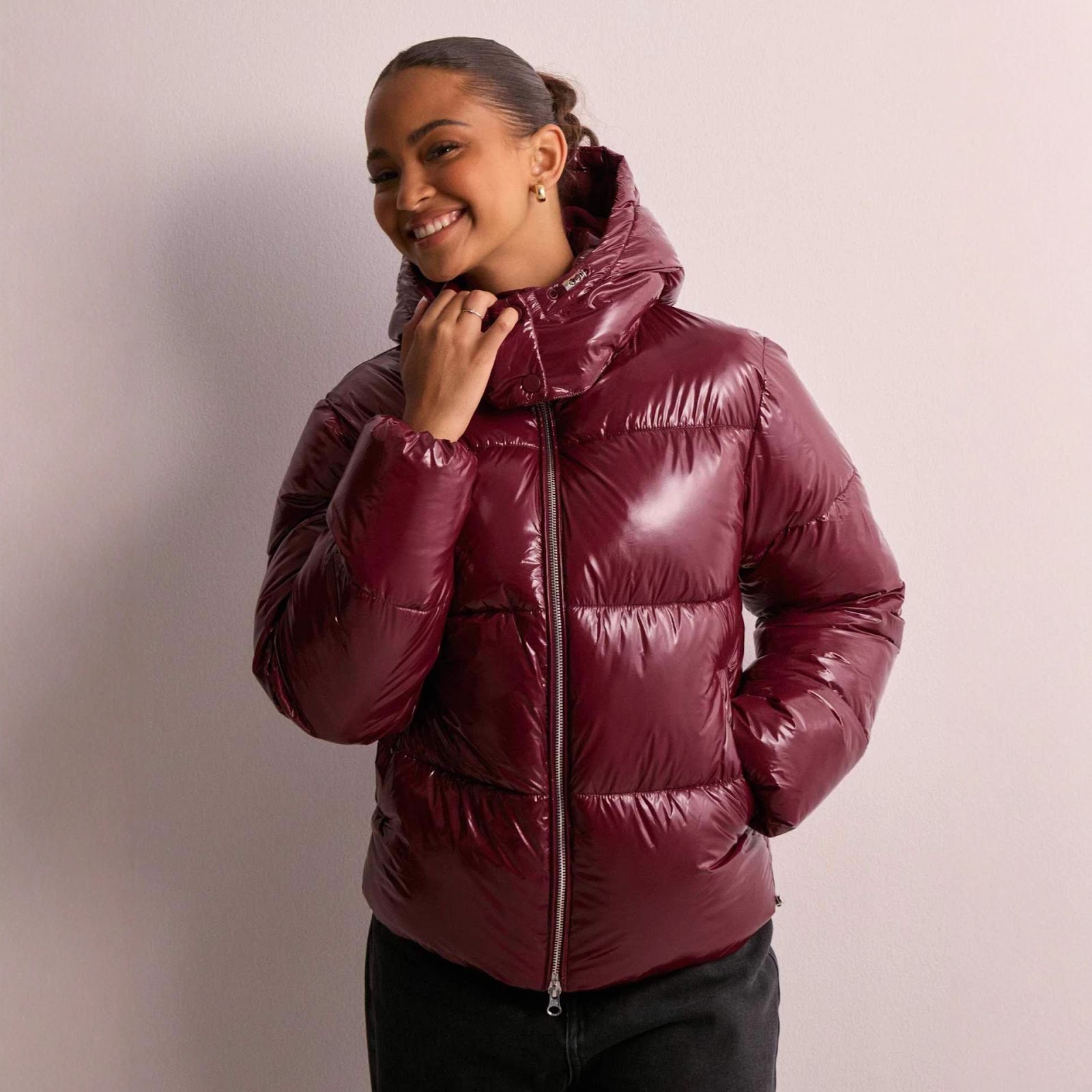 Padded women's hoodie with 3D effect