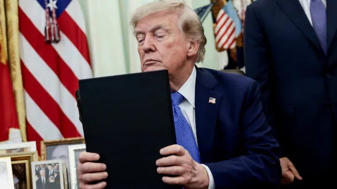 Trump Considers Hormuz Reopening Over Iran Nuclear Deal