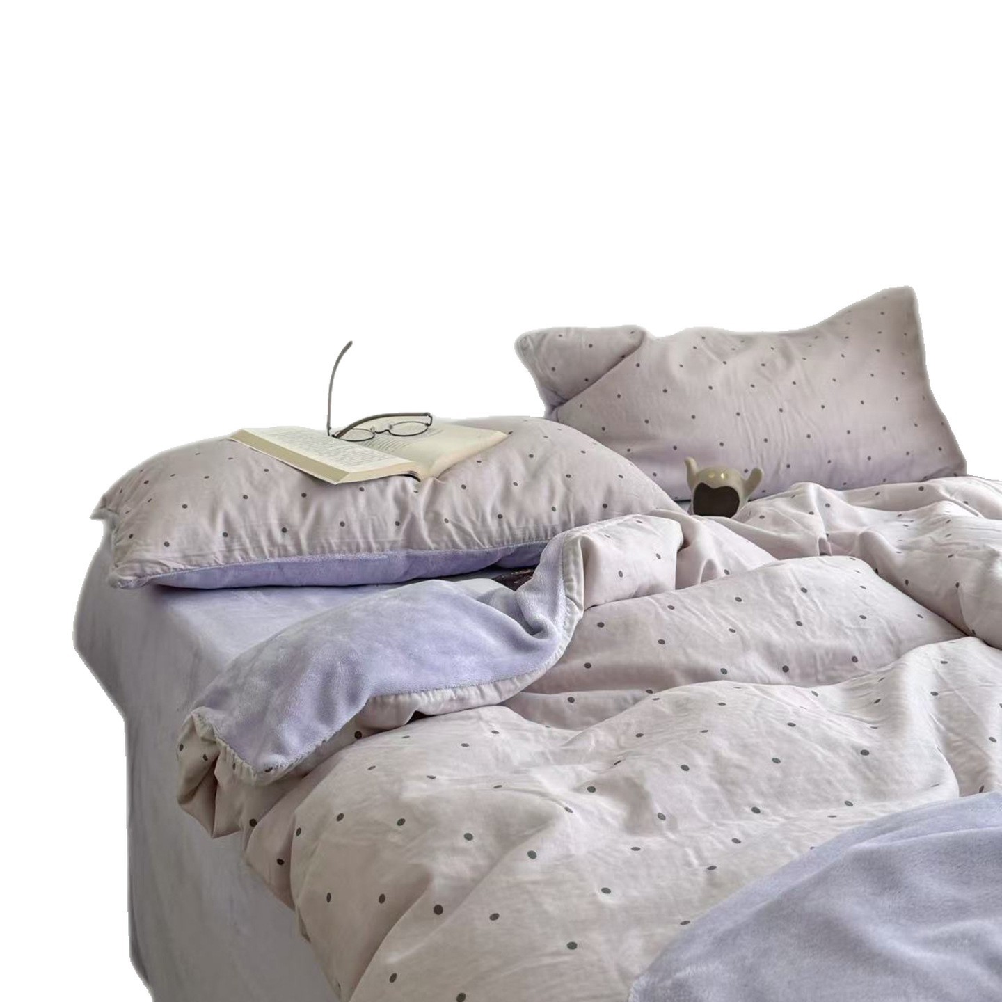 Warm bedding set with polka dots, milk fiber fleece