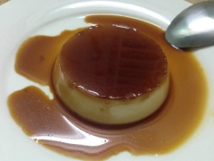 Món bánh flan bằng nồi cơm điện đã được hoành thành. Bạn có thể chan thêm nước cốt dừa và đá bào vào ăn cùng nhé!