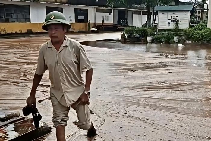 Nghệ An: Sét đánh trúng bể chứa, 2.000 tấn mật mía tràn ra lênh láng - Báo Xây Dựng