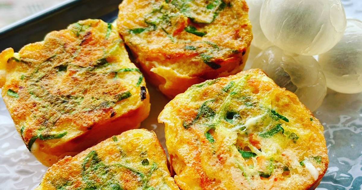 Bánh mì khô kẹp phomai lăn rau củ