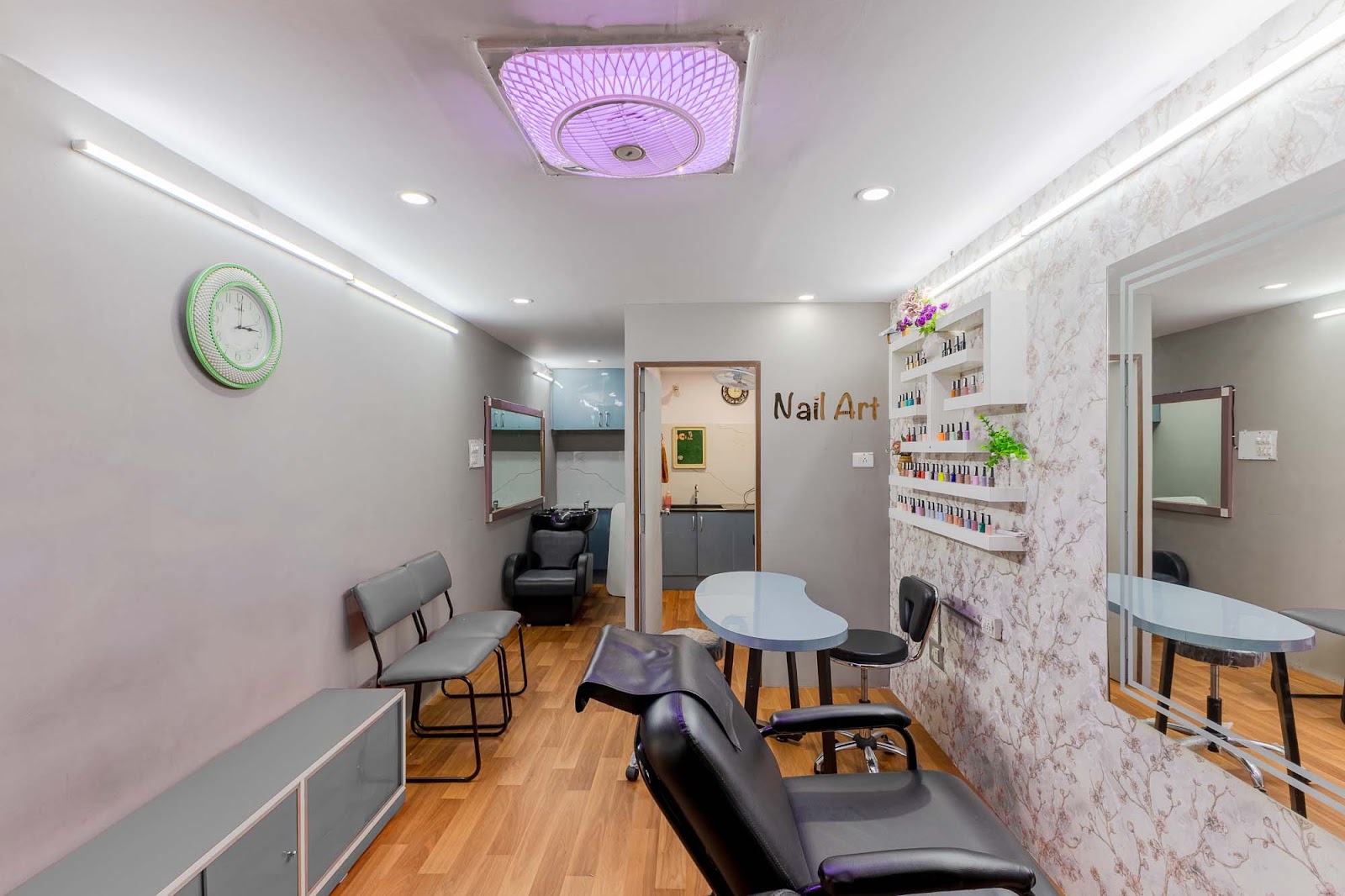 Ladies Saloon