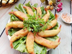 Khoai tây bọc tôm chiên giòn vị béo thơm hấp dẫn. Có thể chấm ăn cùng tương ớt hay sốt mayonnaise đều tuyệt.