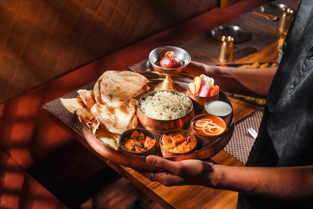 BUZY MEDIA F&B still 4