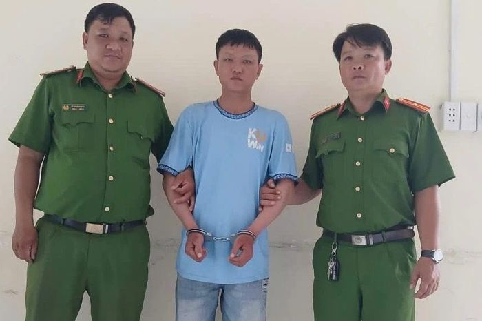 Công an bắt kẻ giật điện thoại của nữ sinh sau 30 phút trình báo - Báo Tiền Phong