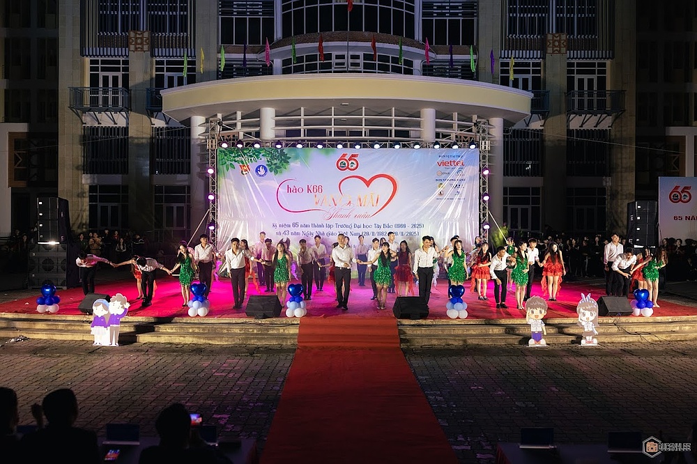 Đêm nhạc hội “Vang mãi thanh xuân”