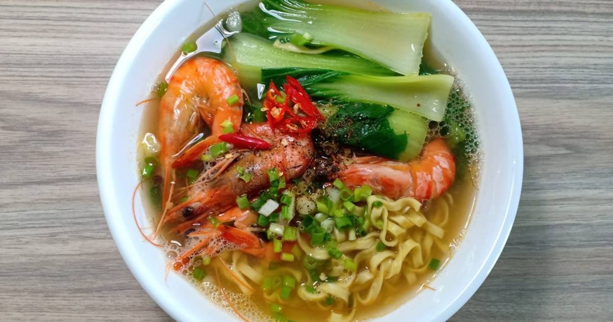 Mì gói nấu tôm tươi