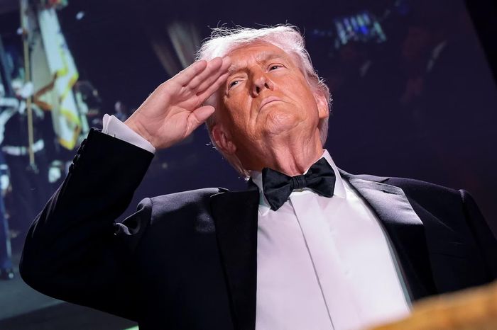 Hỗn loạn thuyết âm mưu về nổ súng tại họp báo của Tổng thống Trump - Tạp chí Tri thức