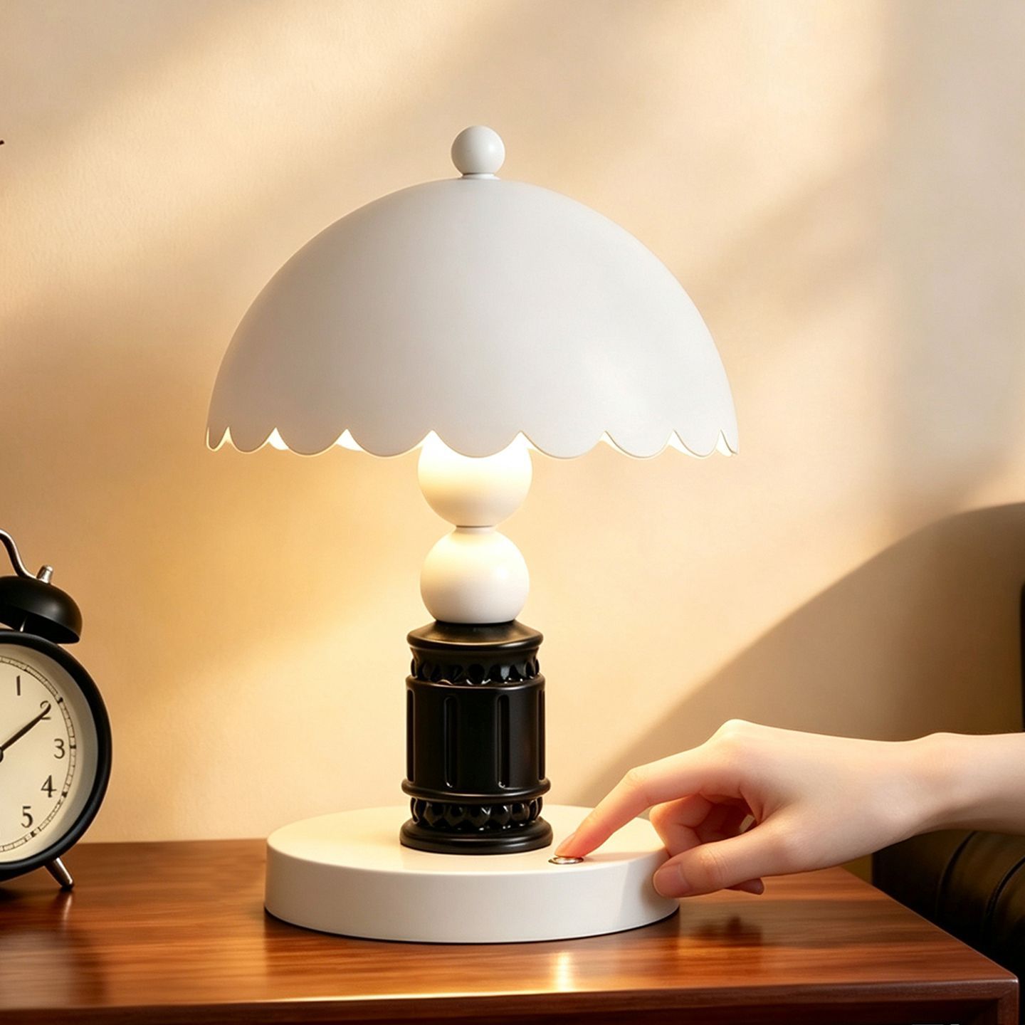Table lamp with relief pattern, column shape