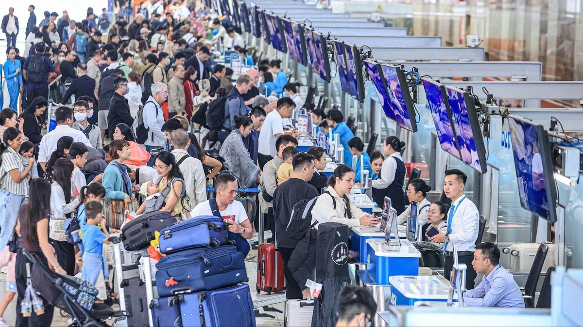 Lượng khách quốc tế đến Việt Nam bằng hàng không chiếm 82,3% - Đài Phát thanh và truyền hình Hà Nội
