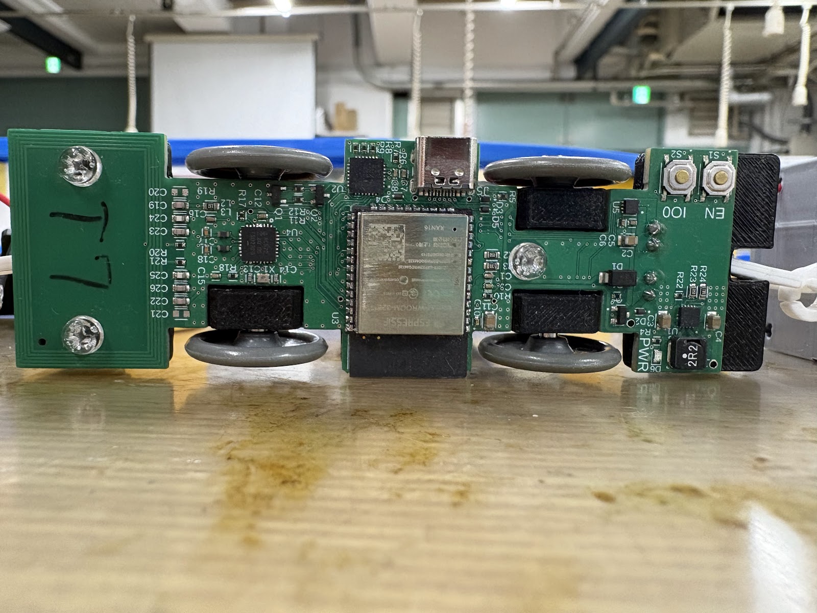 1. 列車搭載のプリント基板