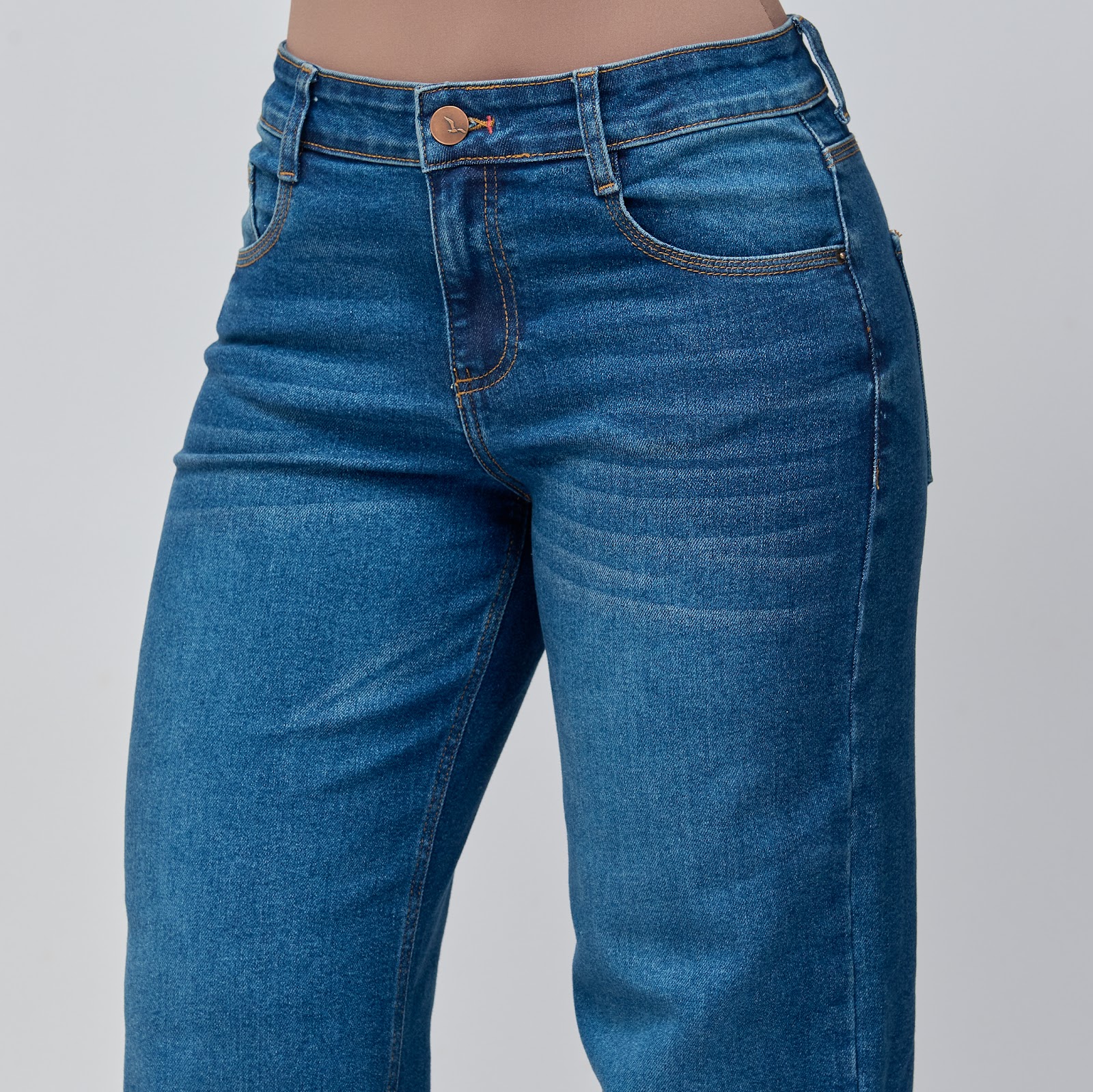 Jean vaquero flare tiro medio en denim licrado, color azul oscuro - Vista 8