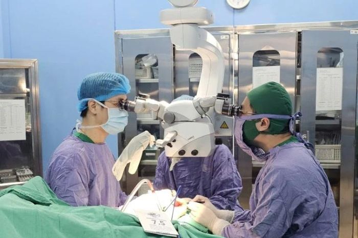 Vi phẫu hồi sinh bàn tay bị chấn thương dập nát phức tạp đứt gần rời - Báo Tri thức &amp; Cuộc sống