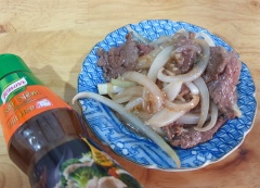 Món bò xào củ hành này vô cùng đơn giản, tiện lợi. Các bạn có thể chế biến để đùng trong bữa cơm gia đình hoặc có thể dùng để ăn cùng bánh mì kẹp cho buổi đầy dinh dưỡng. Chúc các bạn thành công với món này nghen.