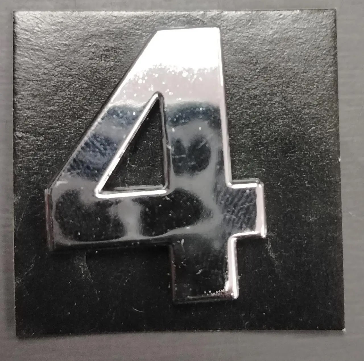 numero 4 detallado