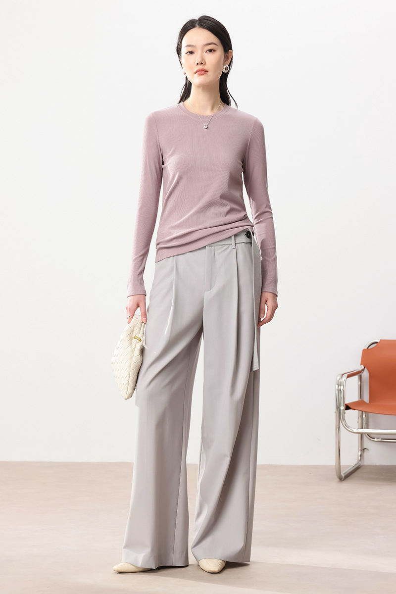 Warming knitted sweater with silk blend and inner lining
