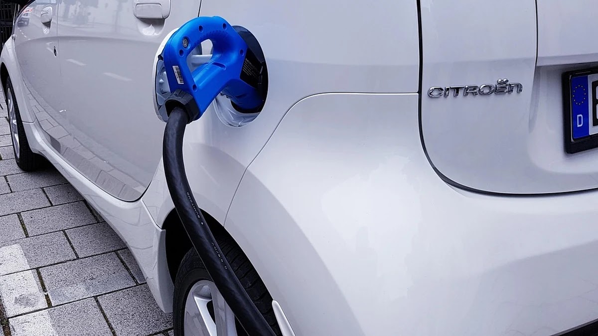 전기차와 내연기관차 유지비 비교: 연료비부터 정비비까지