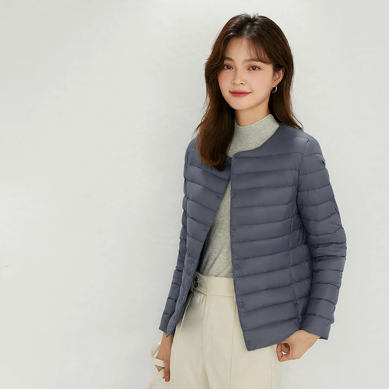 Lightweight women's down jacket with 90% white duck down filling