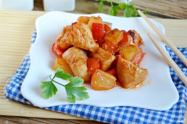 Thịt Gà Xào Thơm Chua Ngọt
