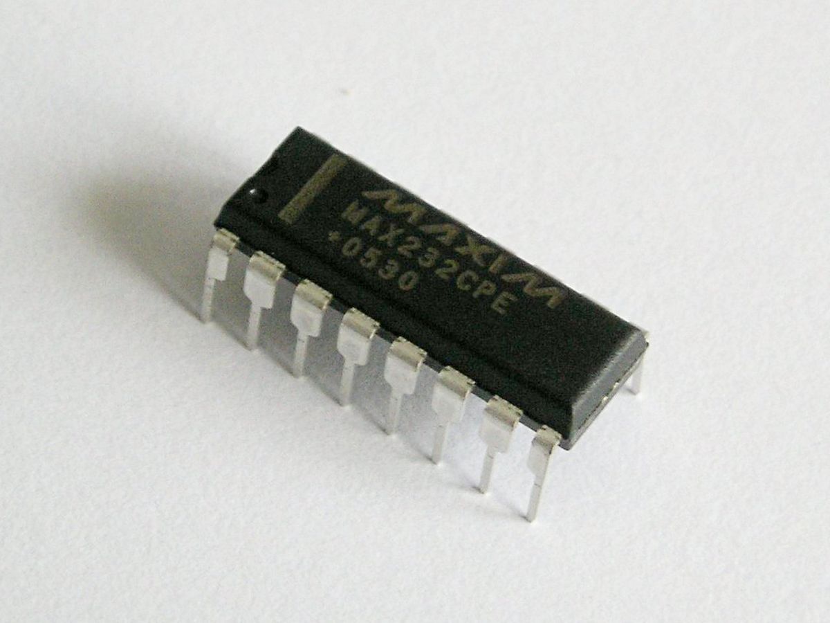 IC MAX232 (MAXIM)